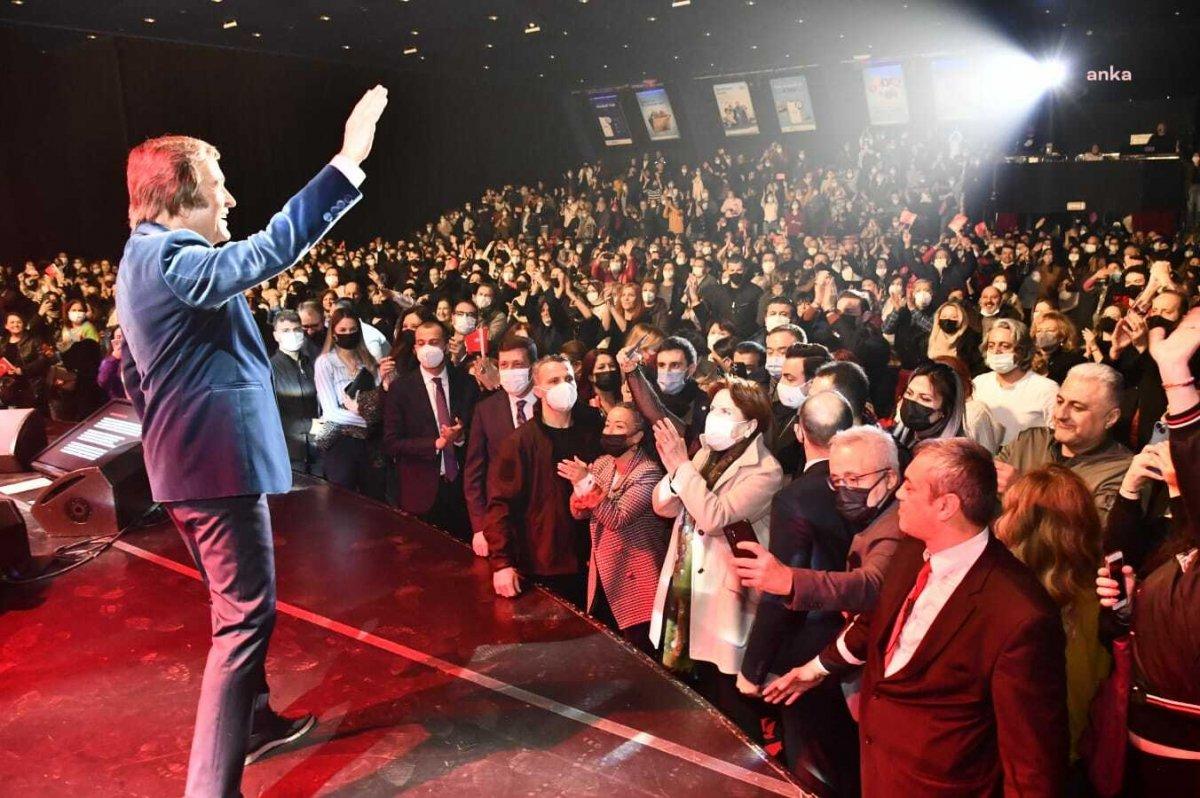 Meral Akşener Erol Evgin'in konserine katıldı