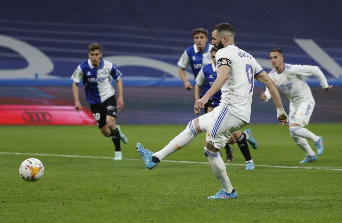 Karim Benzema Real Madrid'i zirvede tutmaya devam ediyor