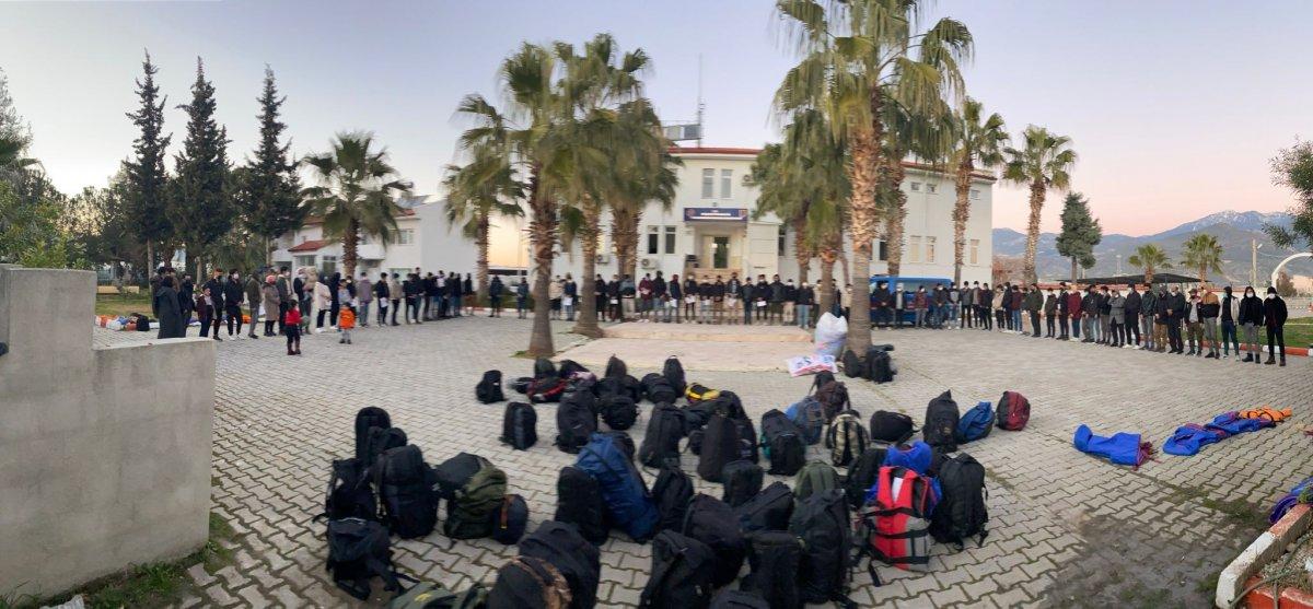 Kaş'ta 88 düzensiz göçmen yakalandı