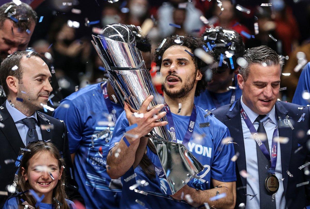 Anadolu Efes Türkiye Kupası'nın sahibi oldu