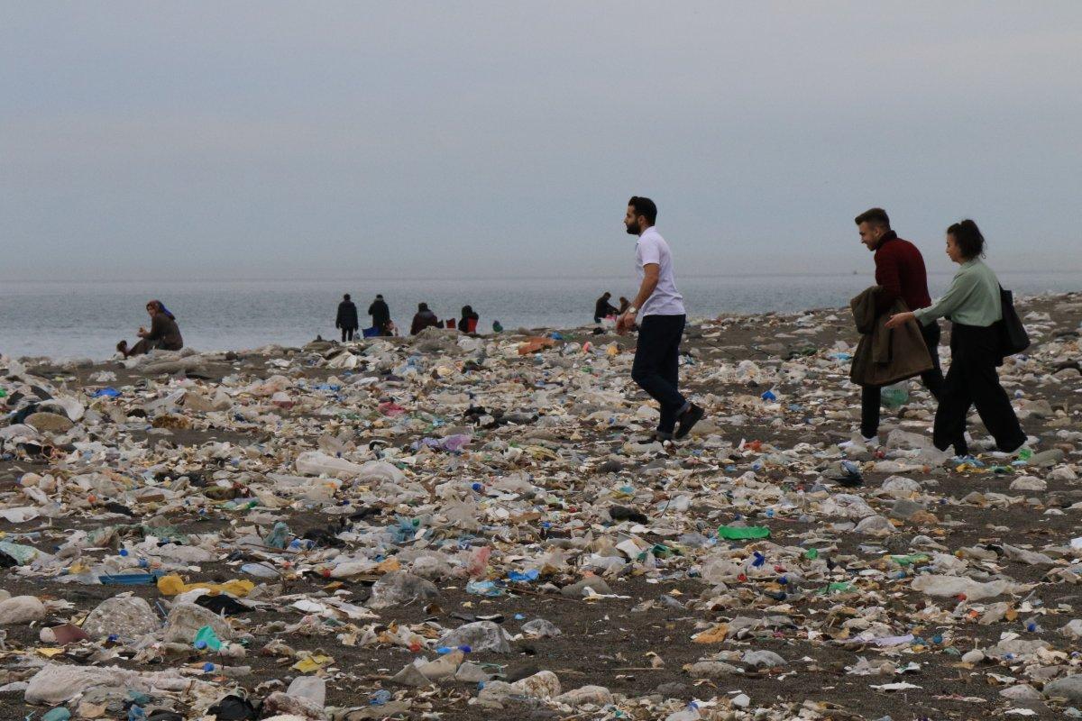 Zonguldak'ta çevre felaketinin ortasında piknik yaptılar