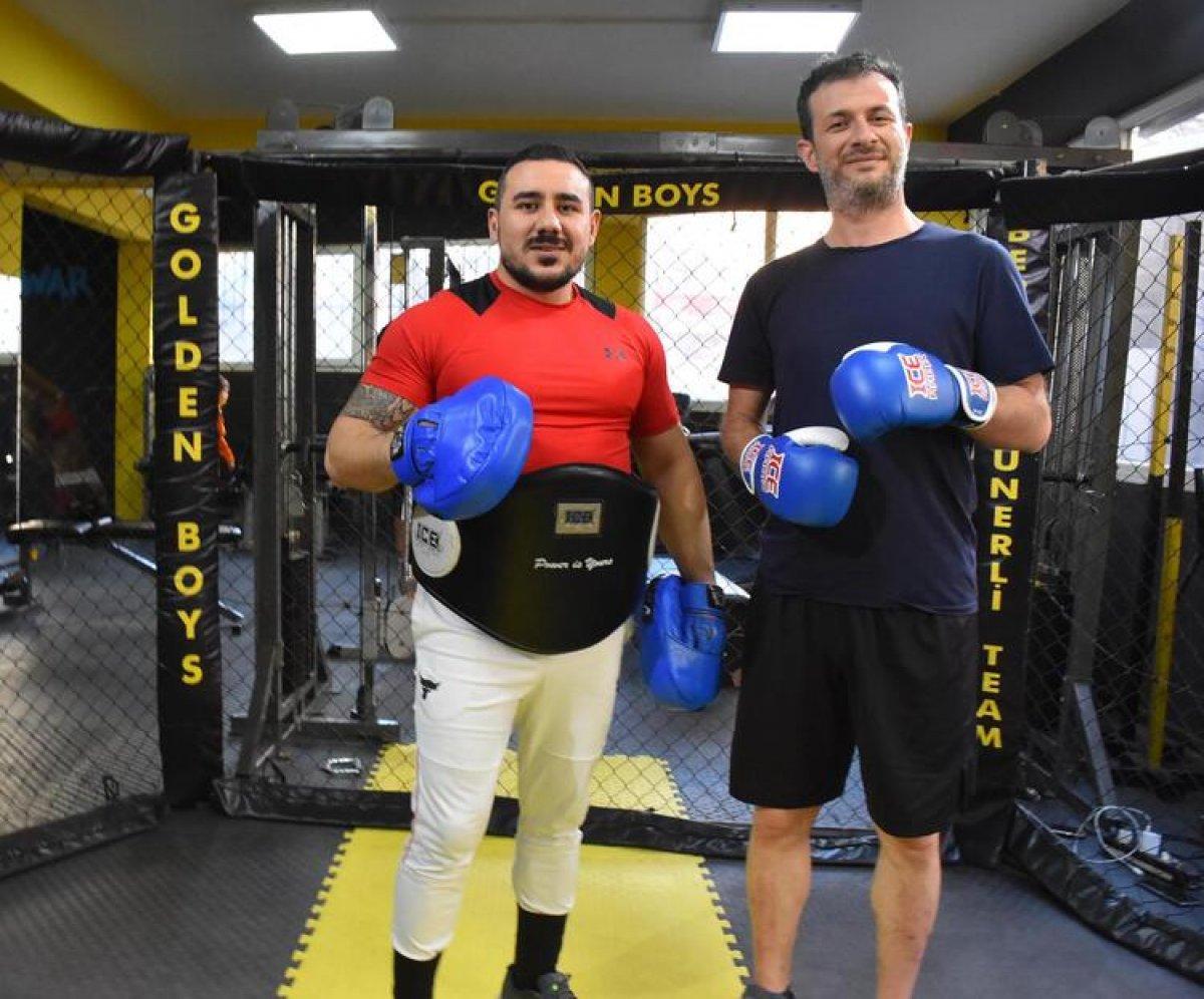 Sağlıkçılar kendilerini korumak için kick boks öğrenmeye başladı