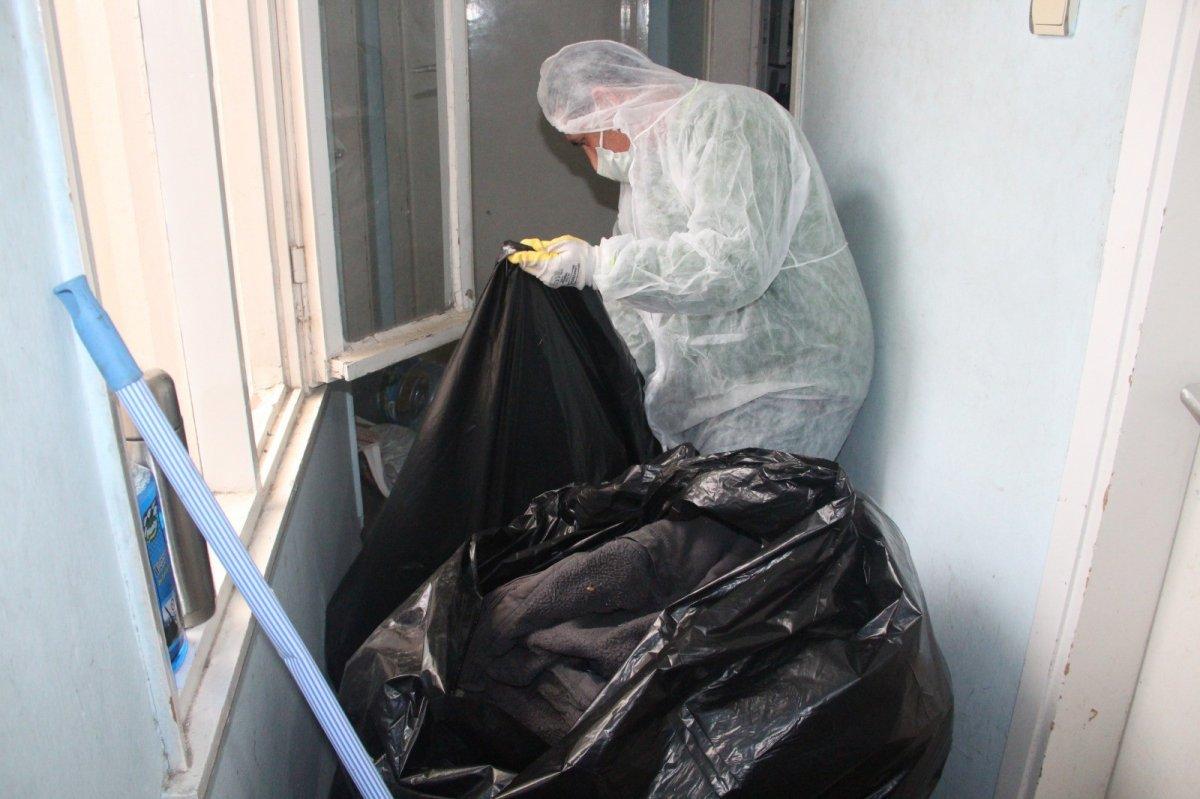 İzmir'de evden 12 ton çöp çıktı