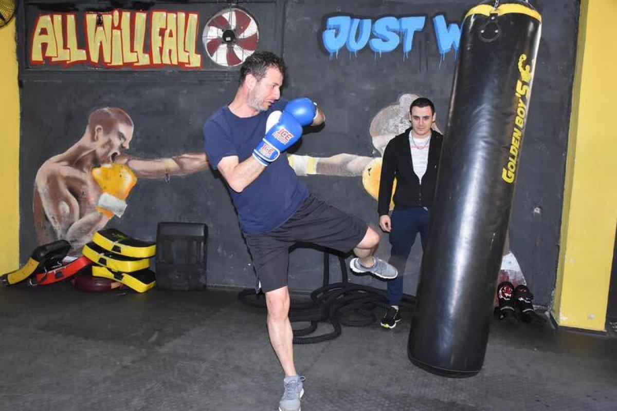 Sağlıkçılar kendilerini korumak için kick boks öğrenmeye başladı