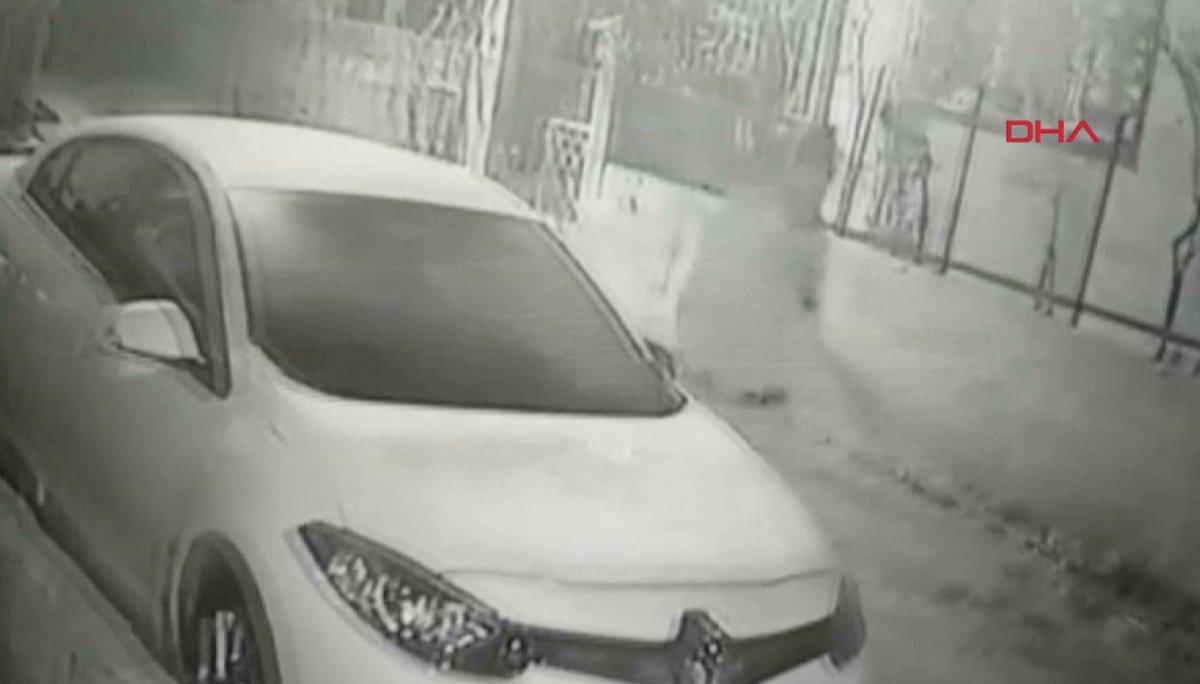 Üsküdar'da hırsızlık yaparken polisi gören şahıslar, hedefini değiştirdi