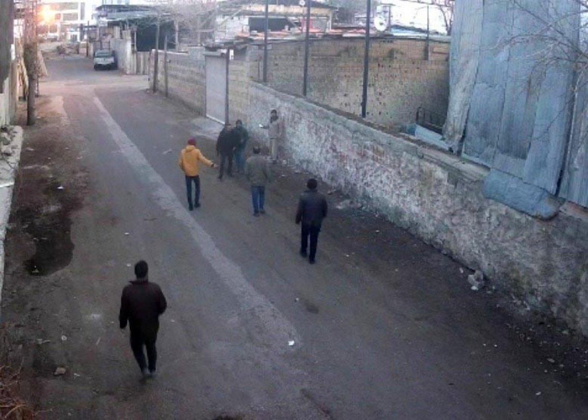 Şanlıurfa'da bekçi, siteye girmek isteyen hamalı vurdu