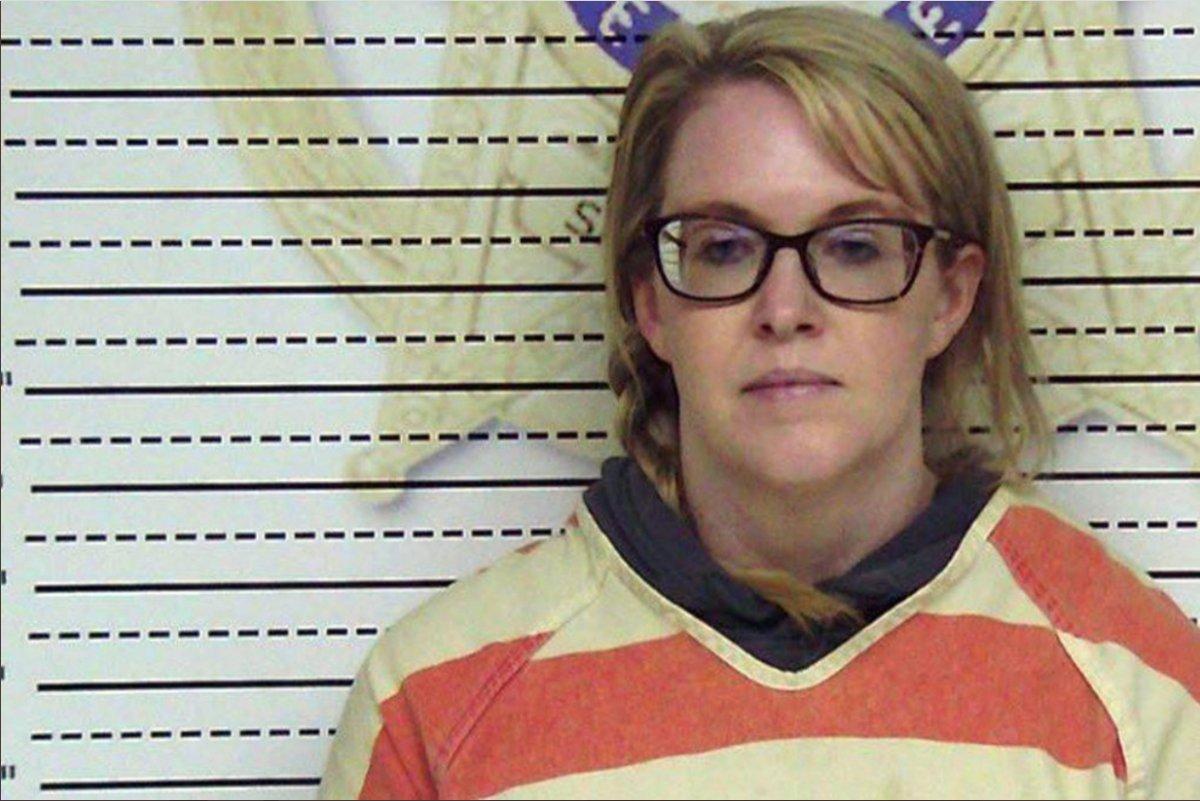 ABD'de bir kadın, 9 lise öğrencisine elektronik sigara verip istismar etti