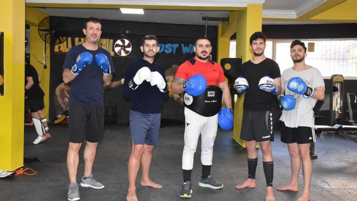 Sağlıkçılar kendilerini korumak için kick boks öğrenmeye başladı