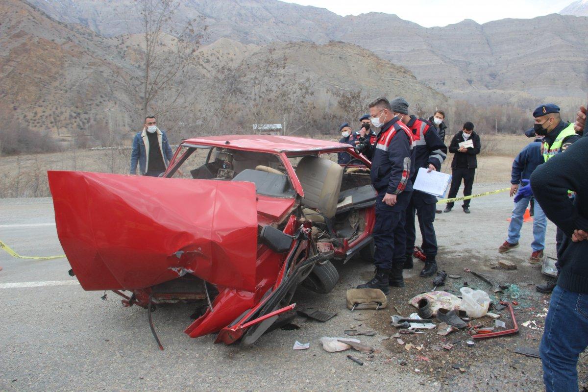 Erzurum'daki yaşlı adam, çok sevdiği arabasında can verdi