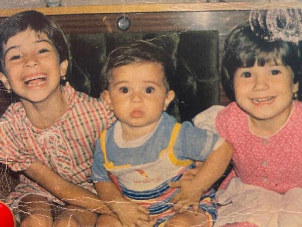 İbrahim Büyükak, ablalarıyla poz verdi