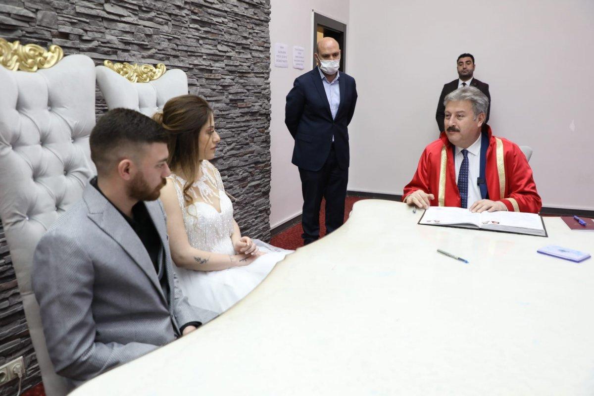 Nikah dairelerinde 22.02.2022 yoğunluğu