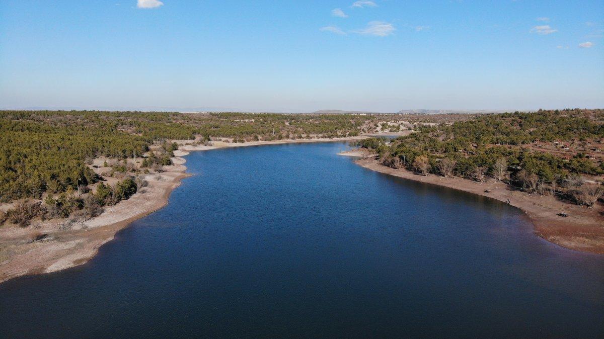Eskişehir'de kuraklıkla gündeme gelen gölet, kışın canlandı