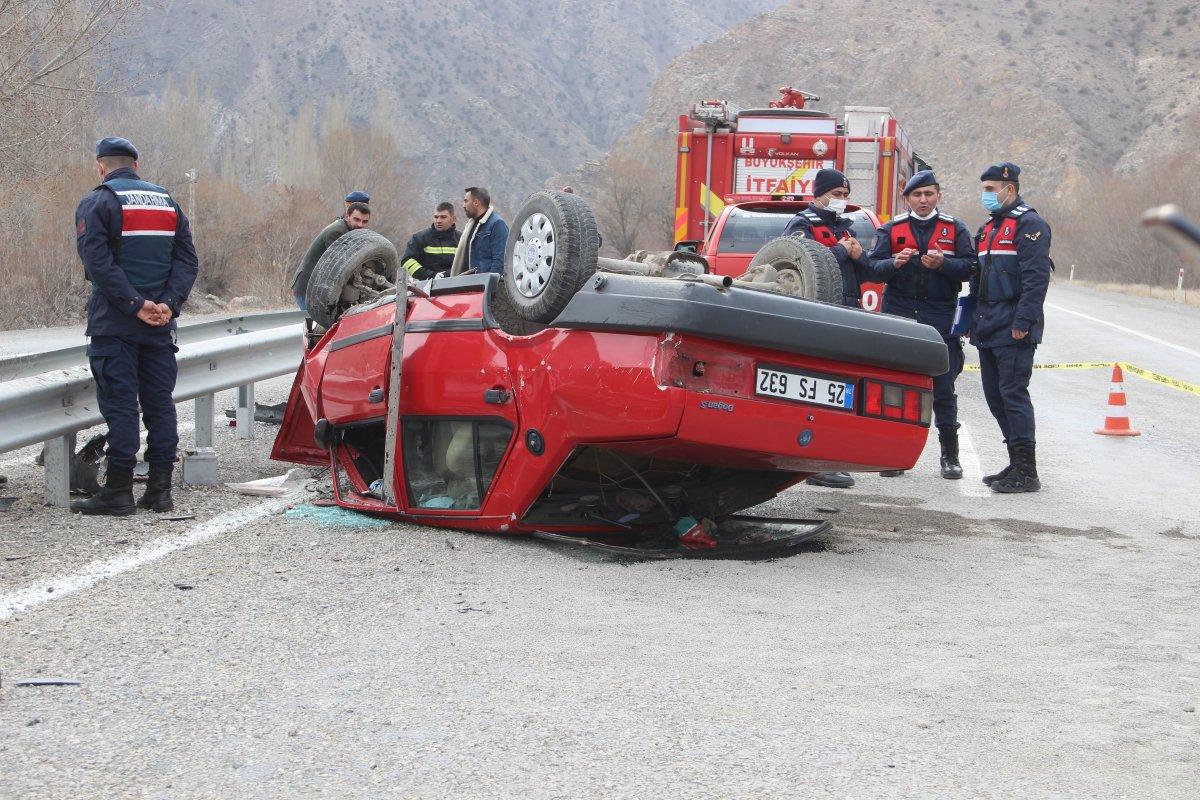 Erzurum'daki yaşlı adam, çok sevdiği arabasında can verdi
