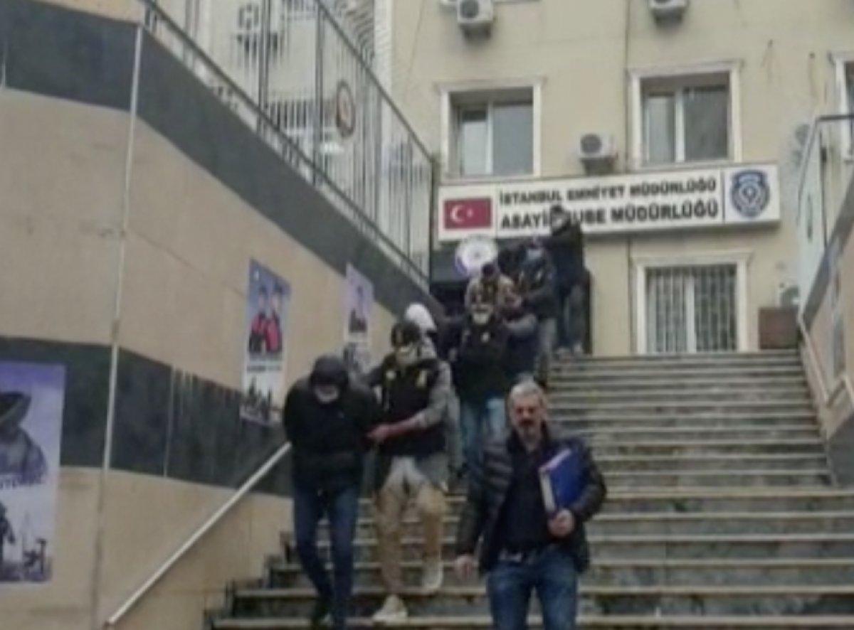 Maltepe'de aracın önünü keserek 810 bin lira gasbeden şüpheliler yakalandı