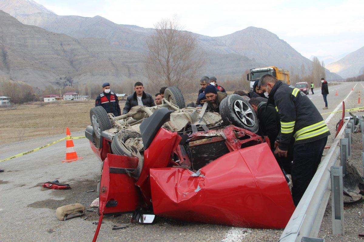 Erzurum'daki yaşlı adam, çok sevdiği arabasında can verdi