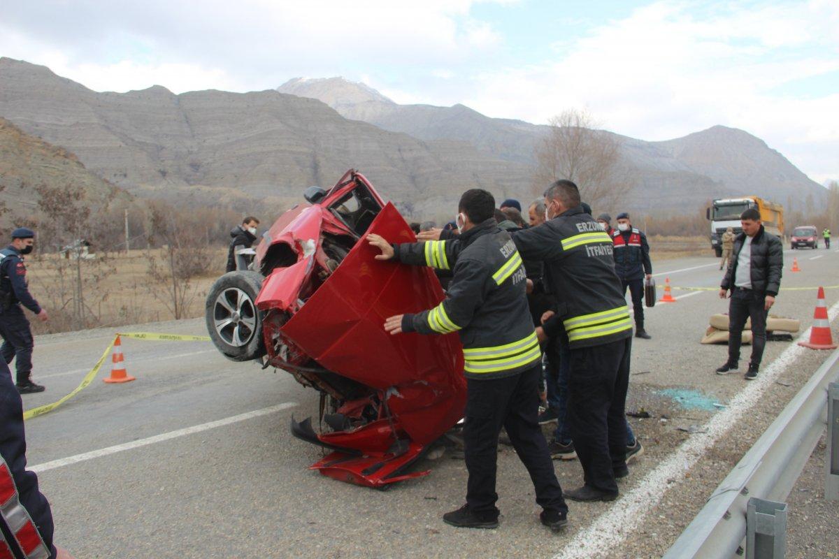 Erzurum'daki yaşlı adam, çok sevdiği arabasında can verdi
