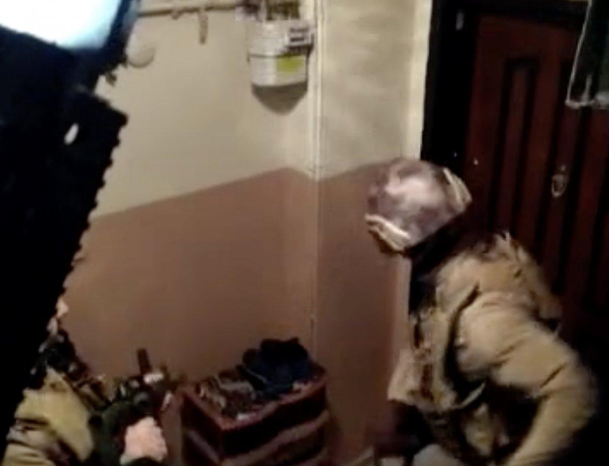 Maltepe'de aracın önünü keserek 810 bin lira gasbeden şüpheliler yakalandı