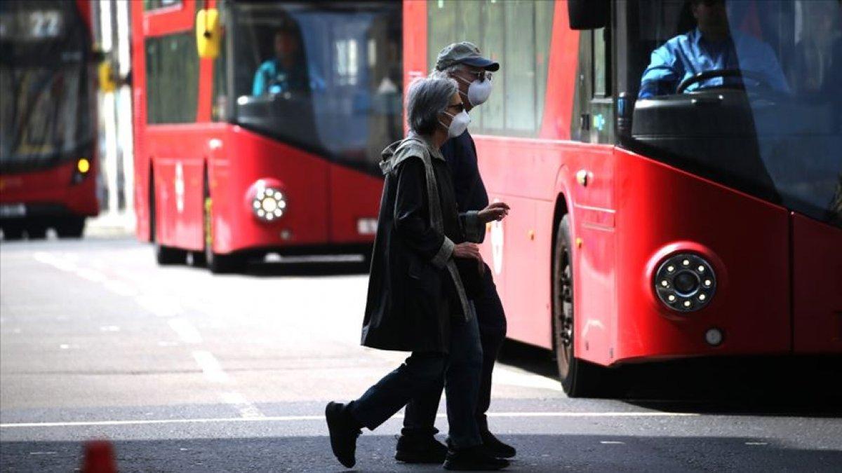 Londra'da toplu taşımada maske zorunluluğu kaldırıldı