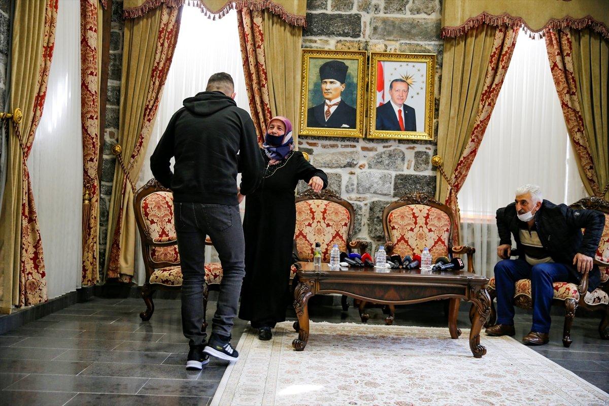 Diyarbakır nöbetindeki bir aile daha evladını PKK'dan kurtardı