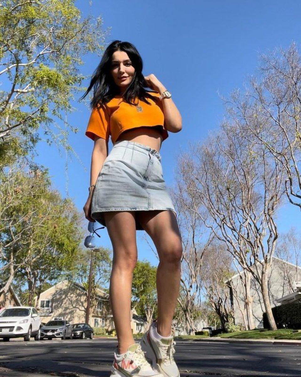 Aleyna Tilki'nin annesi Havva Öztel'den mini şortlu poz