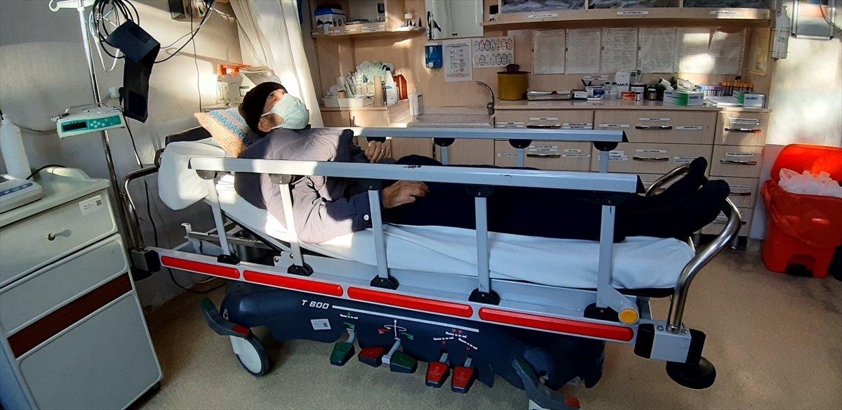 Bolu’da 3 doz aşılı 96 yaşındaki Abdullah Çetin, koronavirüsü atlattı