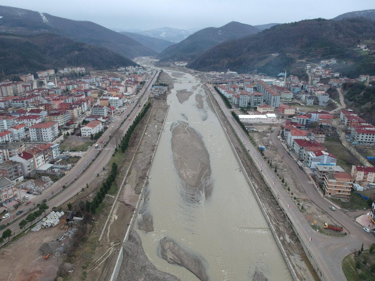 Sel felaketiyle yıkılan Ayancık'ta yaralar sarılıyor