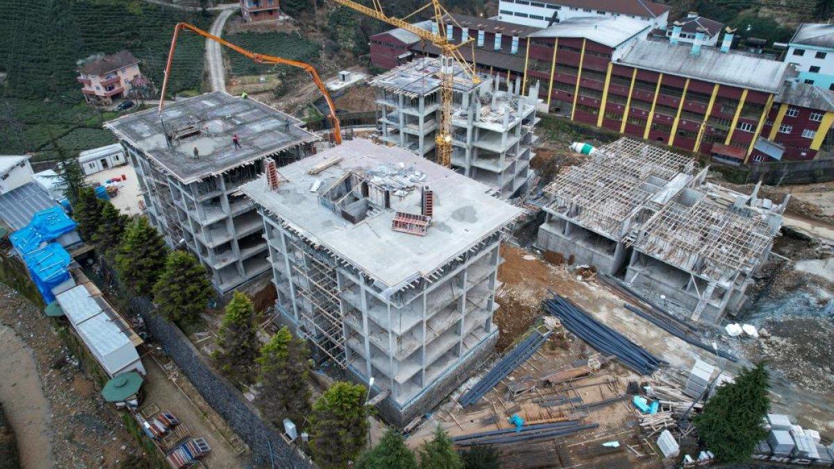 Rize’de afet konutlarına son kat betonu döküldü