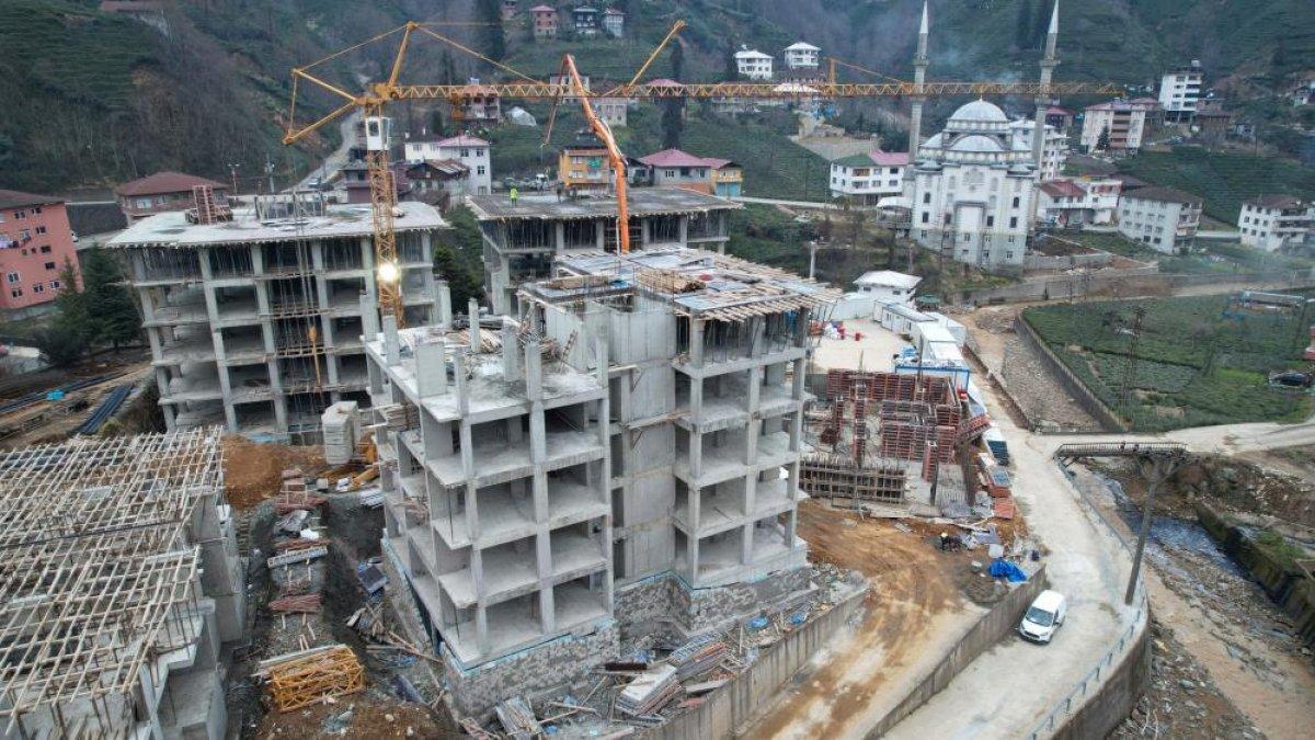 Rize’de afet konutlarına son kat betonu döküldü