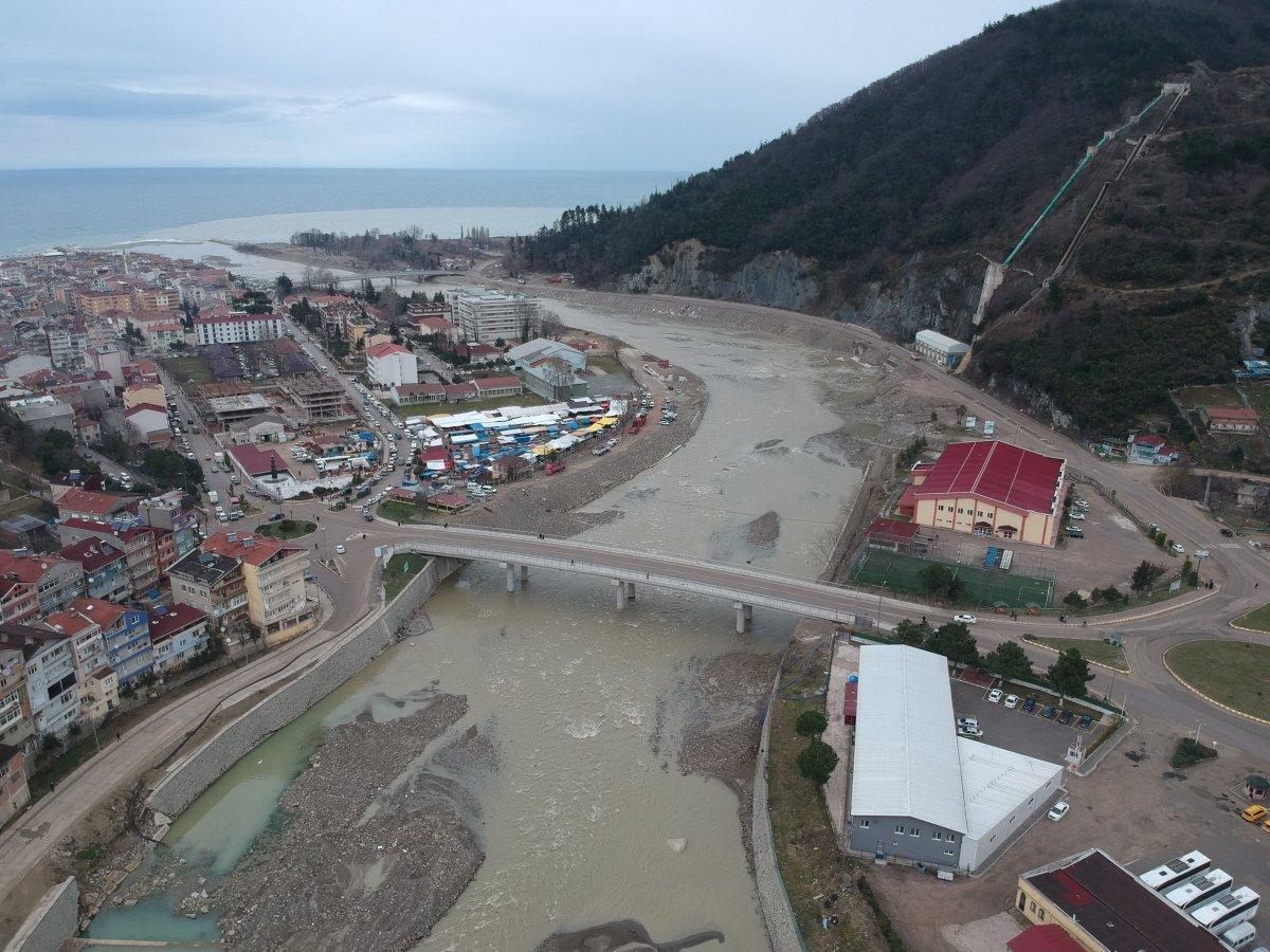 Sel felaketiyle yıkılan Ayancık'ta yaralar sarılıyor