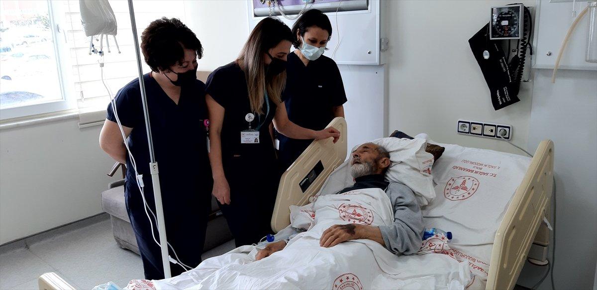 Bolu’da 3 doz aşılı 96 yaşındaki Abdullah Çetin, koronavirüsü atlattı
