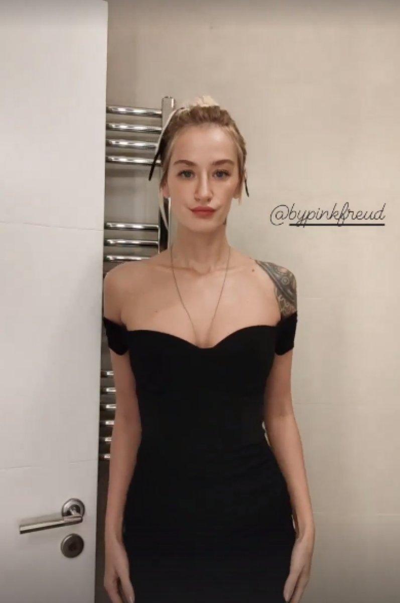 Didem Soydan, siyah mini elbisesini gösterdi