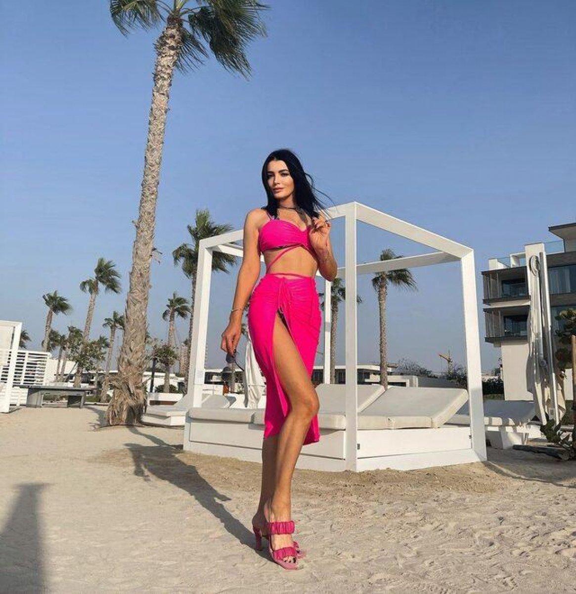 Aleyna Tilki'nin annesi Havva Öztel'den mini şortlu poz