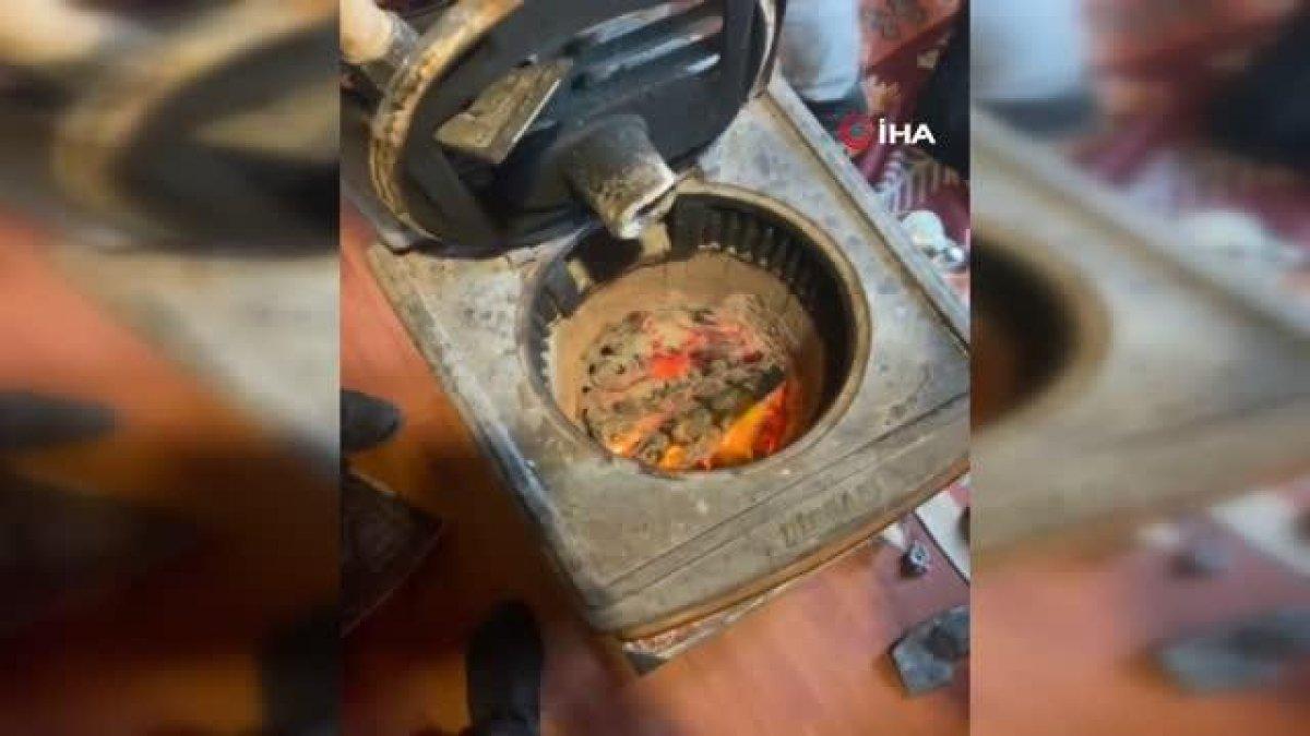 Kayseri’de yakalanınca uyuşturucu maddeyi sobaya attılar