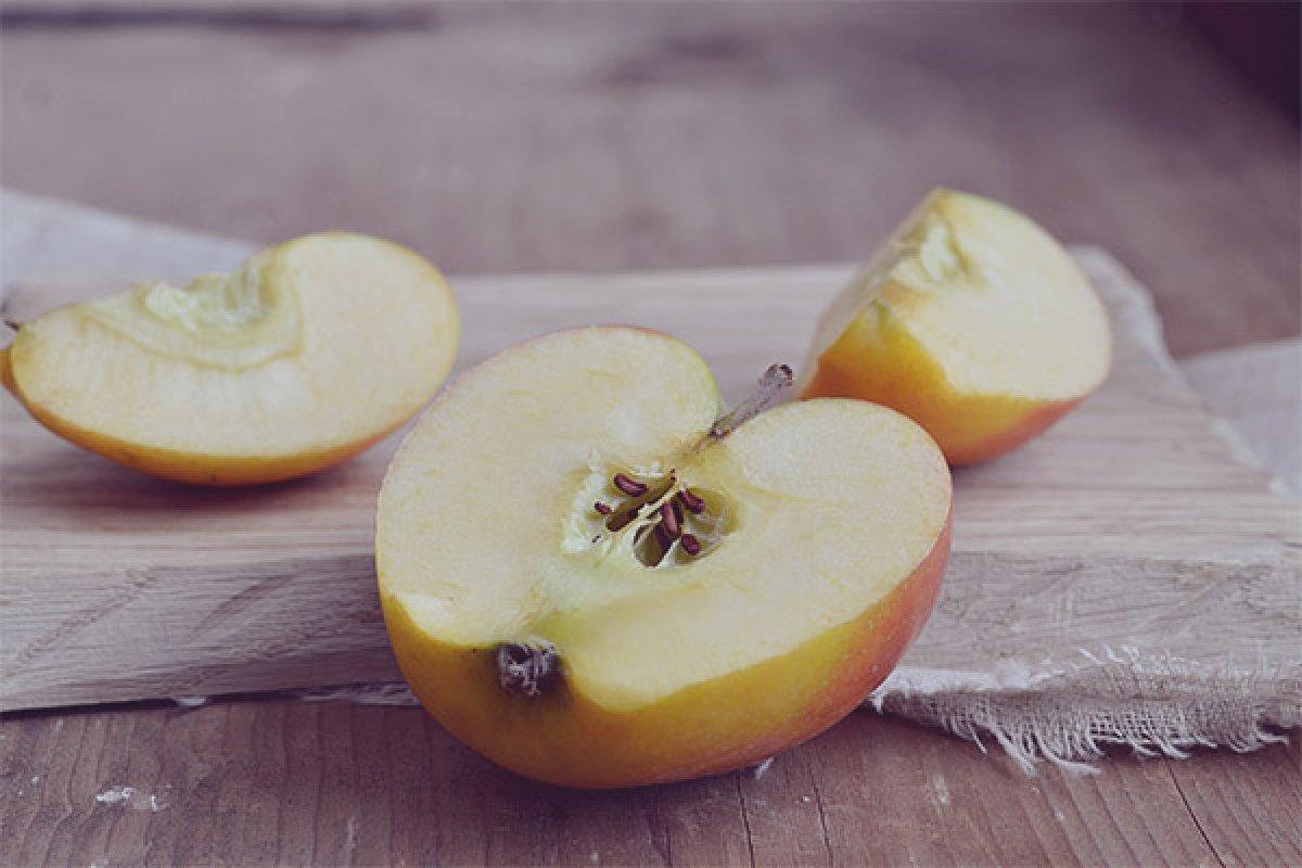 Elma çekirdekleri zehirli midir? Yutuyorsanız dikkat...