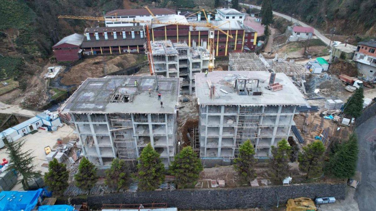 Rize’de afet konutlarına son kat betonu döküldü