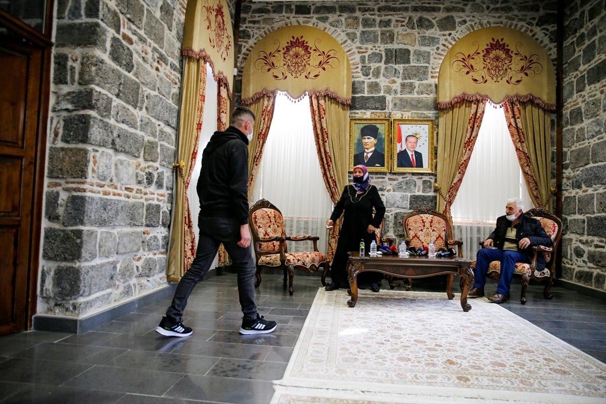 Diyarbakır nöbetindeki bir aile daha evladını PKK'dan kurtardı