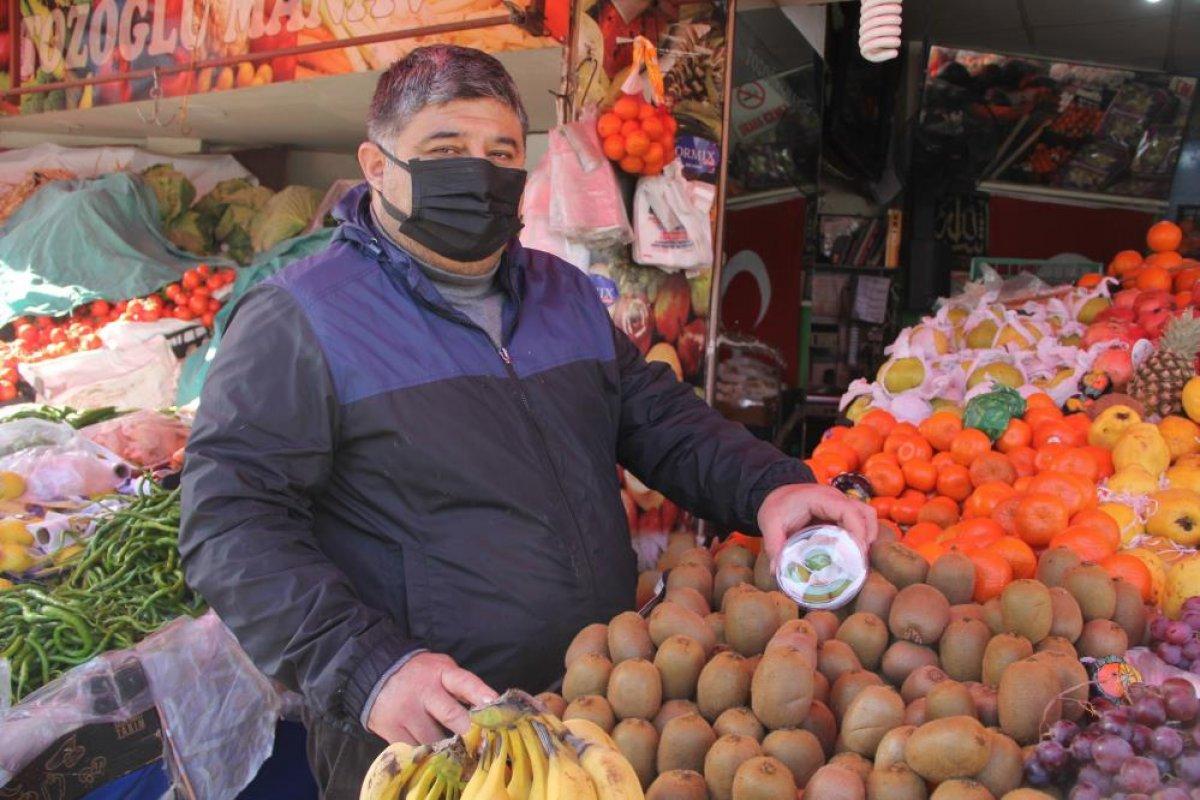 4 tanesi 50 TL’den satılan erik hamilelerin ilgi odağı