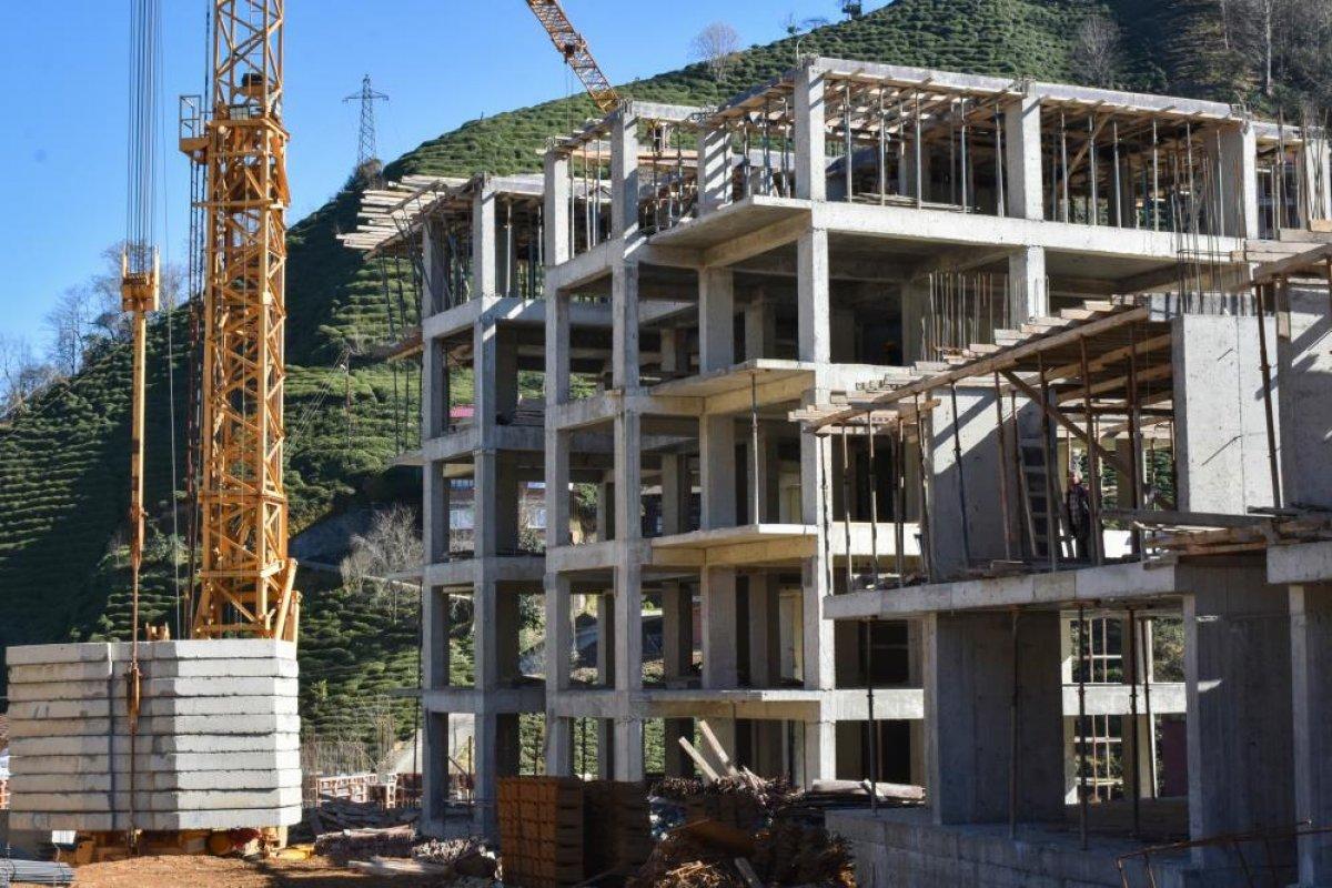 Rize’de afet konutlarına son kat betonu döküldü