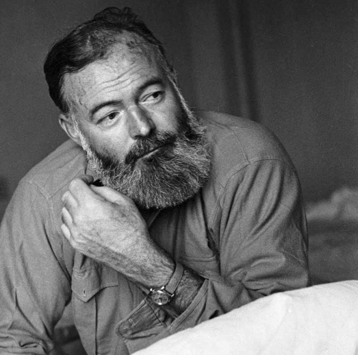 Savaş muhabirliği yapan Ernest Hemingway'ın savaş karşıtı romanı: Silahlara Veda