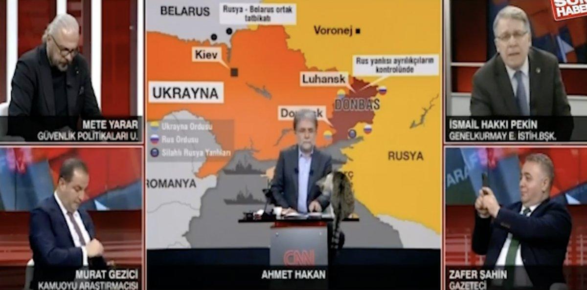 CNN Türk canlı yayınını kedi bastı