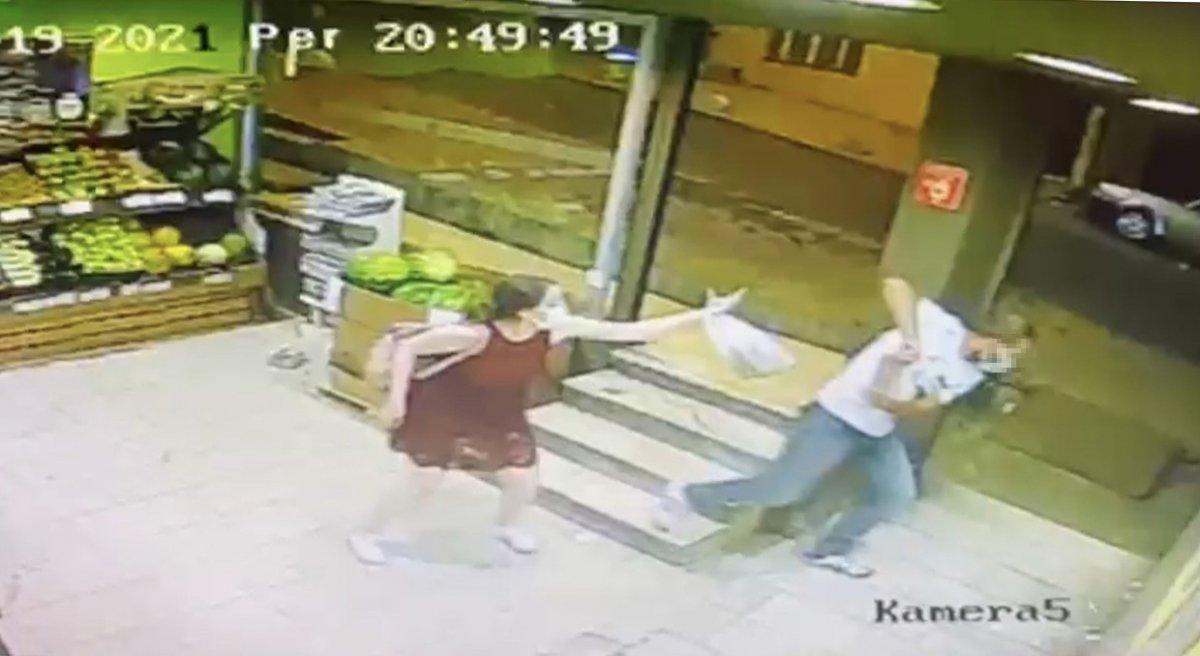 Beyoğlu’nda genç kıza kapkaç kamerada