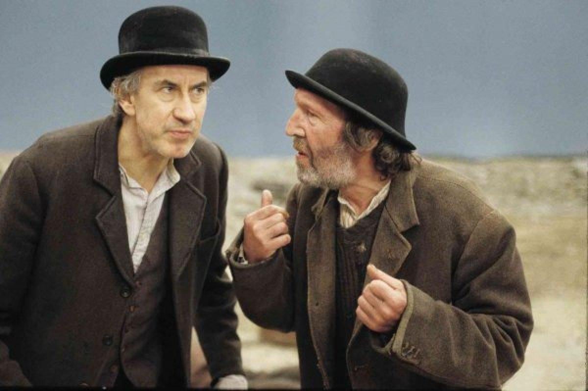 Samuel Beckett'in absürt tiyatrosu: Godot'yu Beklerken