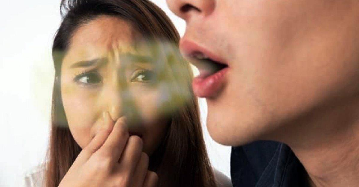 Geçmeyen ağız kokusu, kanser belirtisi olabilir