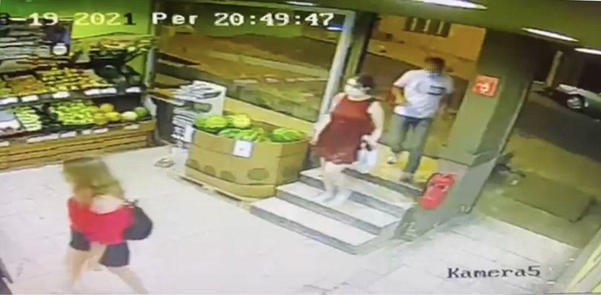 Beyoğlu’nda genç kıza kapkaç kamerada