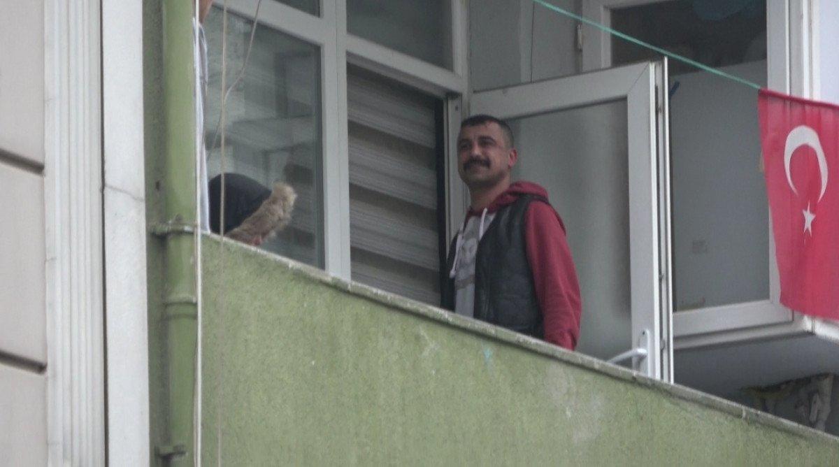 Sultangazi’de, eşini ve çocuğunu rehin aldı