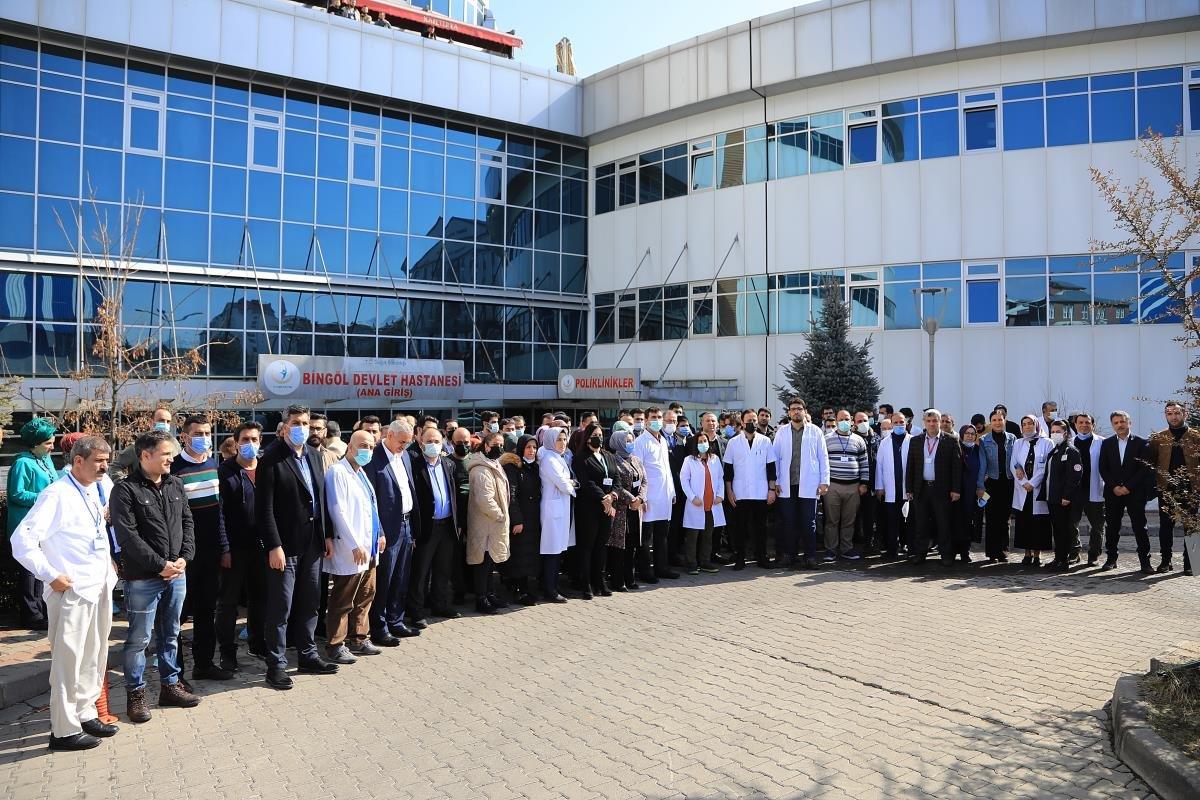 Bingöl'de muayene gecikti diye doktoru darbettiler