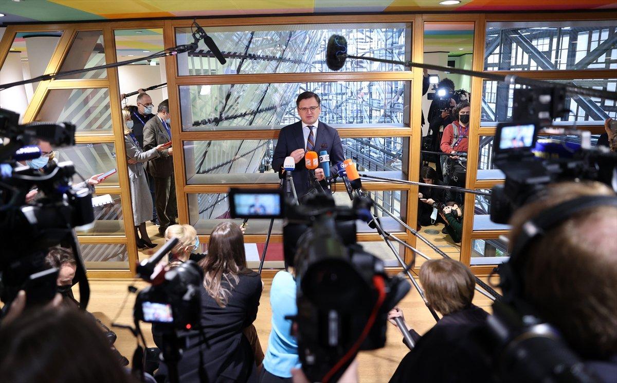 Kuleba: Putin, Ukrayna'ya karşı geniş çaplı savaş başlattı