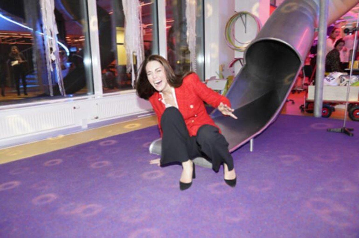 Kate Middleton kaydıraktan kaydı