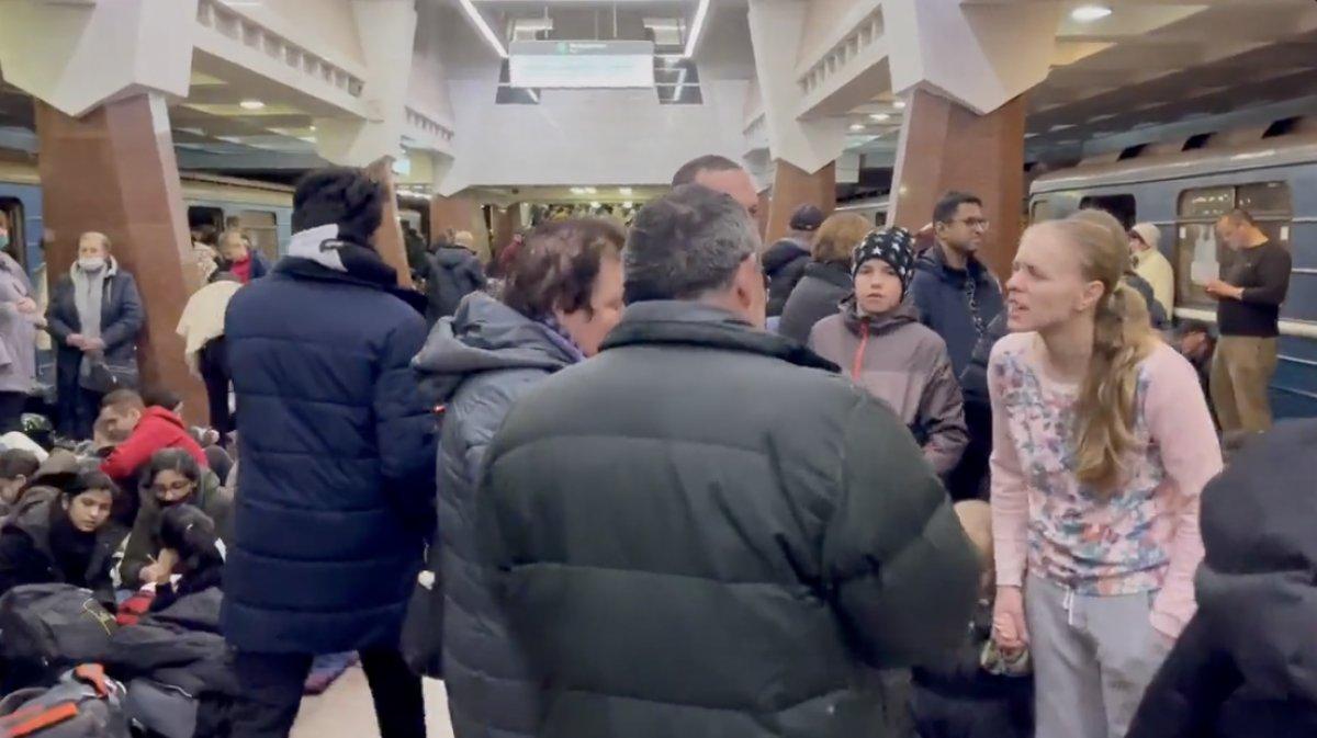 Ukraynalılar metro istasyonlarına sığındı
