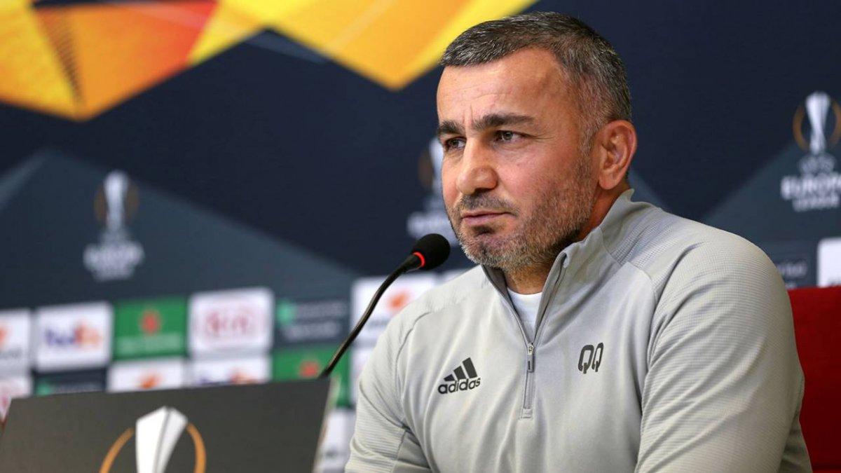 Karabağ teknik direktörü, oyuncusunun Marsilya'ya elle attığı golü iptal ettirdi